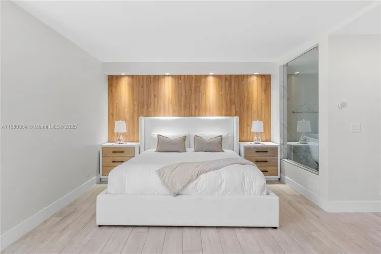 Roney Palace #1523-24 image #9