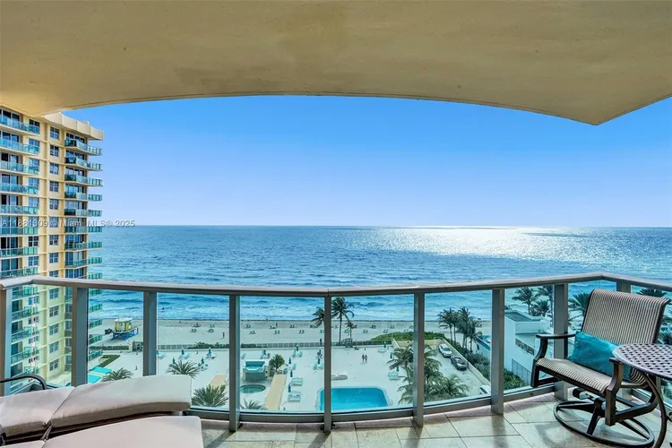 The Wave Condominium #1024 image #1