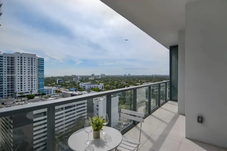 Smart Brickell #1601 image #9