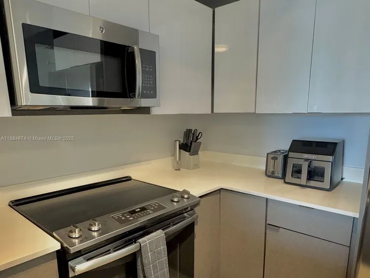 26 Edgewater #901 image #6