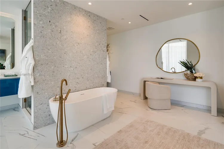 Mr. C Residences Bayshore Tower #LPH image #21