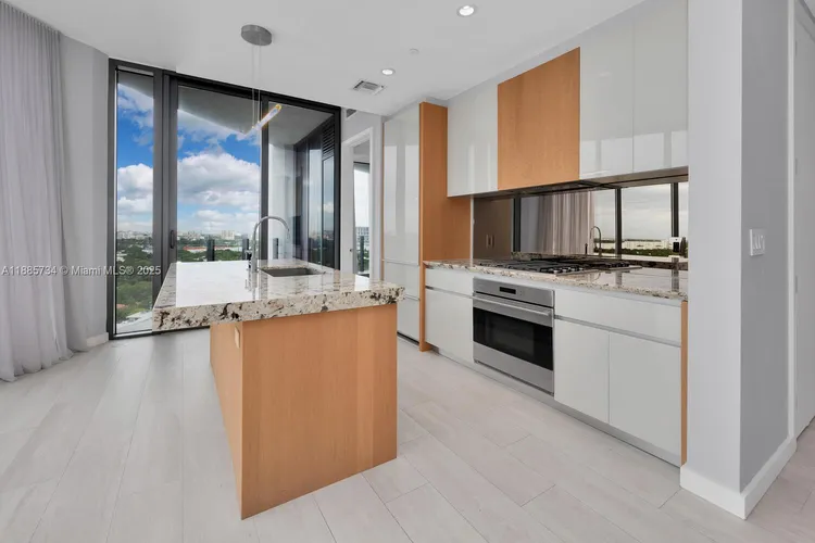 Park Grove Club Residences #2008 image #7