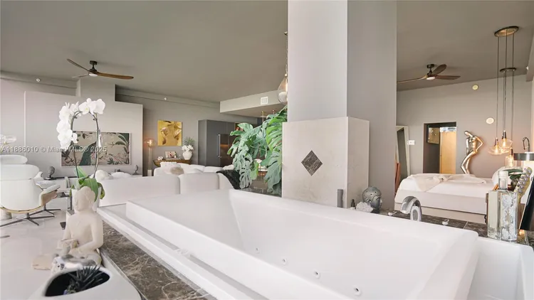 Space 01 Lofts #902 image #11