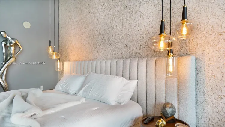 Space 01 Lofts #902 image #22