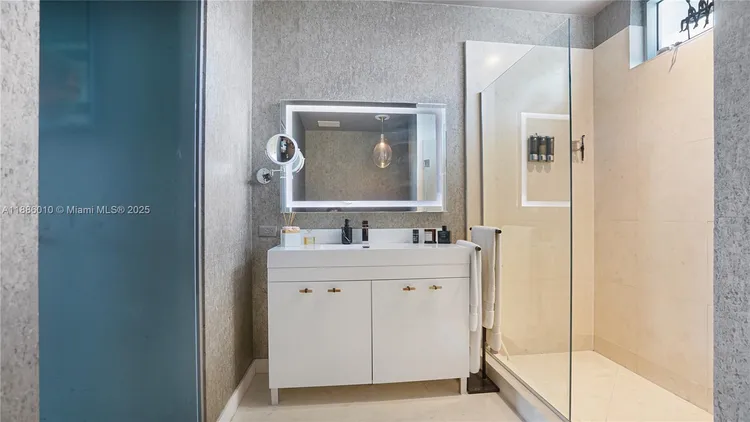 Space 01 Lofts #902 image #26