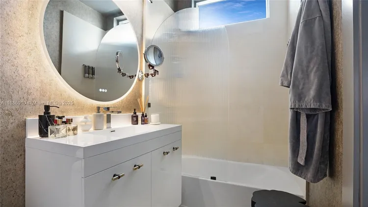 Space 01 Lofts #902 image #32