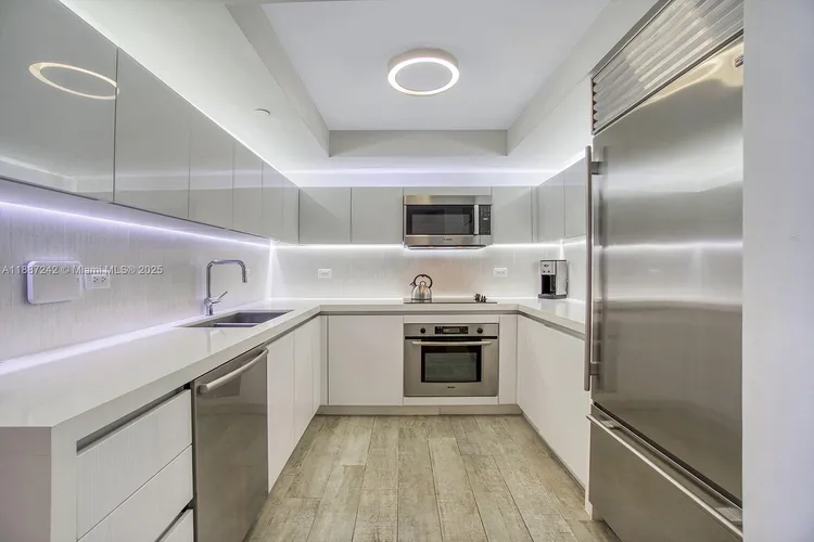 1 Hotel & Homes #945 image #7