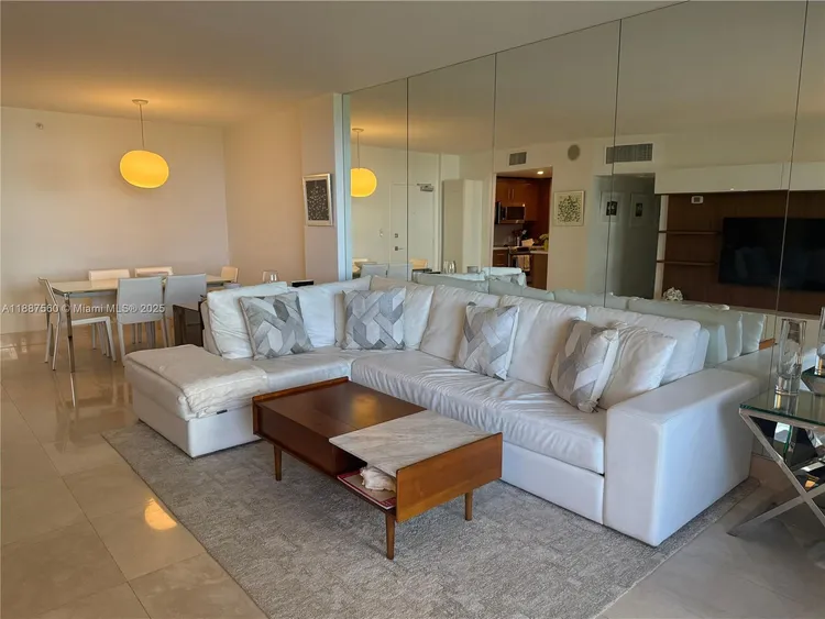 Harbour House #533 image #13