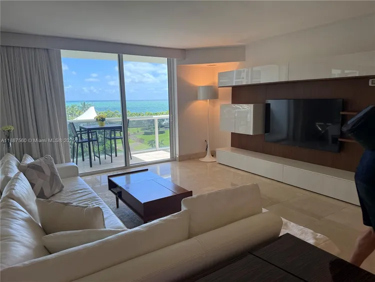 Harbour House #533 image #20