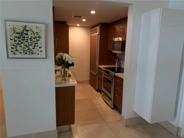 Harbour House #533 image #32