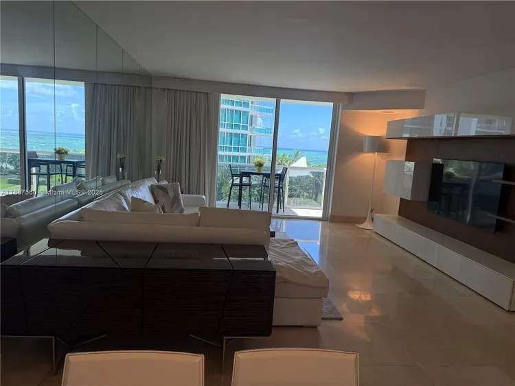 Harbour House #533 image #35