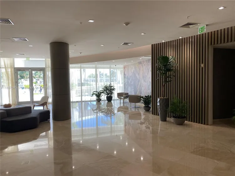 Harbour House #533 image #8