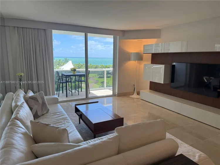 Harbour House #533 image #9