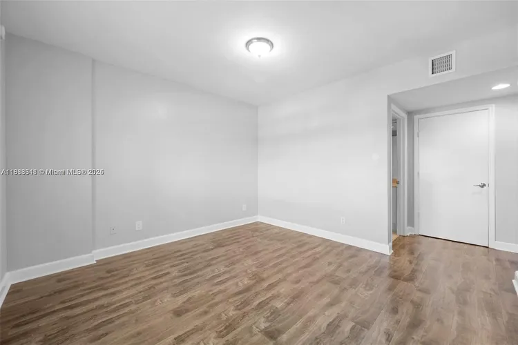 One Fifty One At Biscayne #2009 image #18