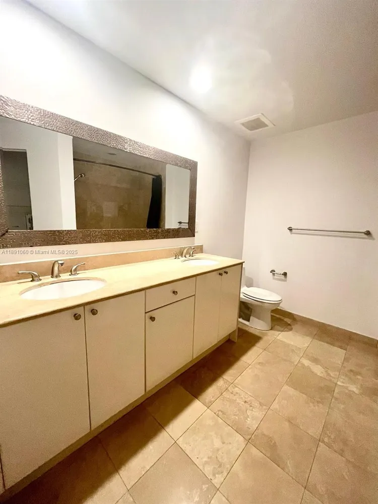 Duo Condo #2404W image #10