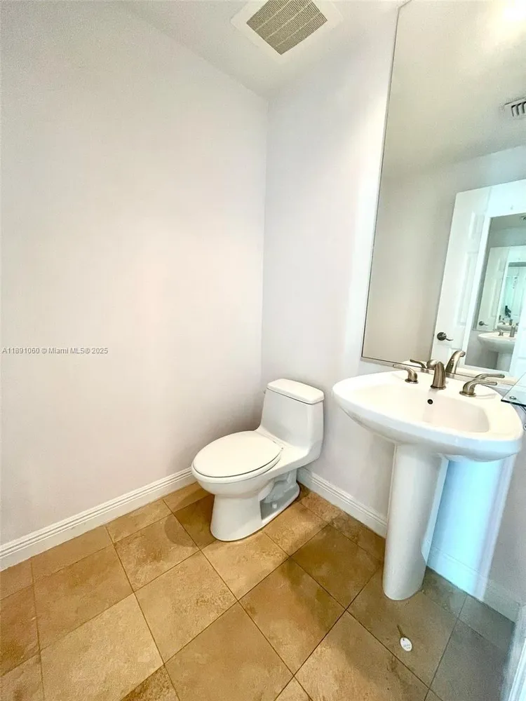 Duo Condo #2404W image #8