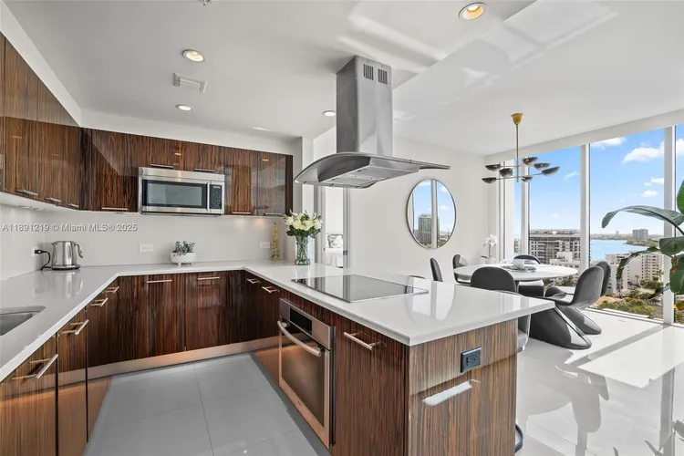 Carillon Condo North Tower #1610 image #7