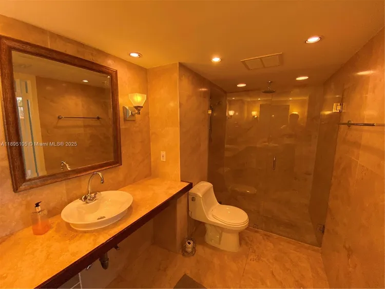 Venetian Isle Condo #202 image #17