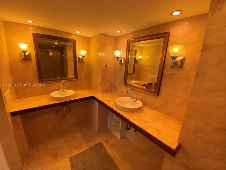 Venetian Isle Condo #202 image #18