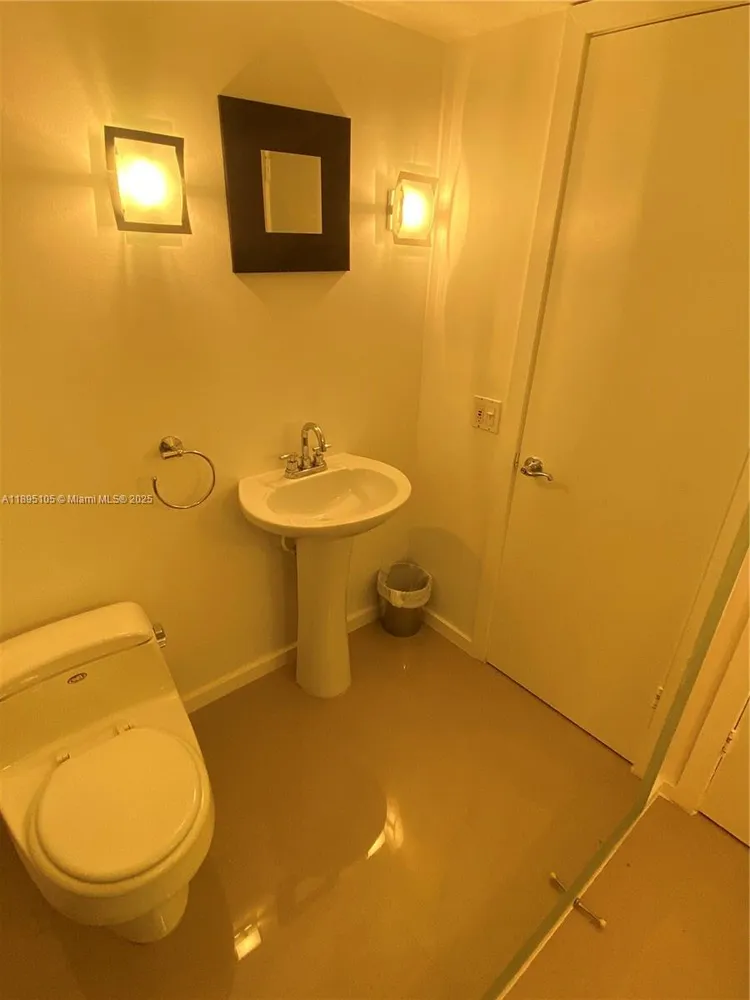 Venetian Isle Condo #202 image #19