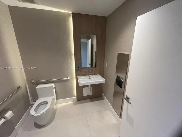 Venetian Isle Condo #202 image #48