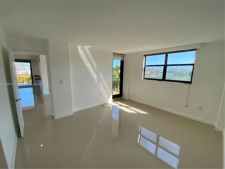 Venetian Isle Condo #202 image #9