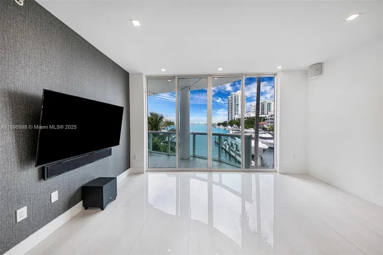 360 Condo #207 image #10