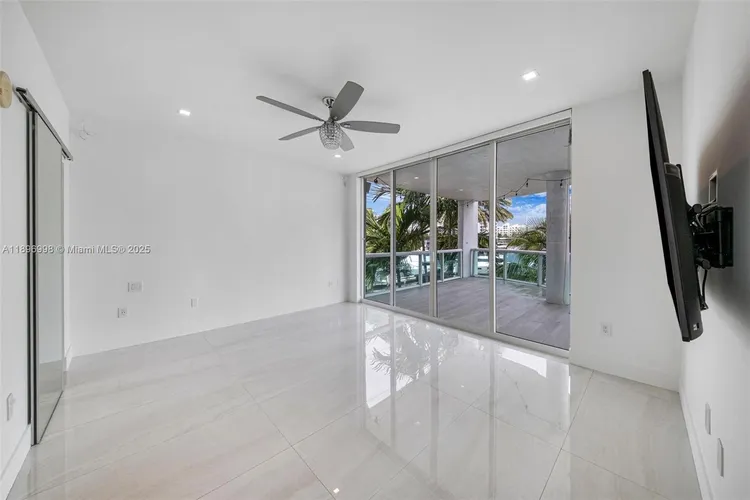 360 Condo #207 image #19