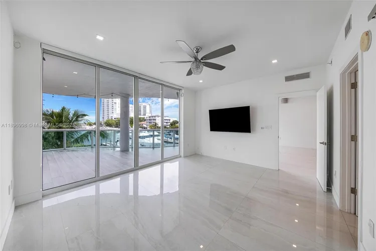 360 Condo #207 image #20