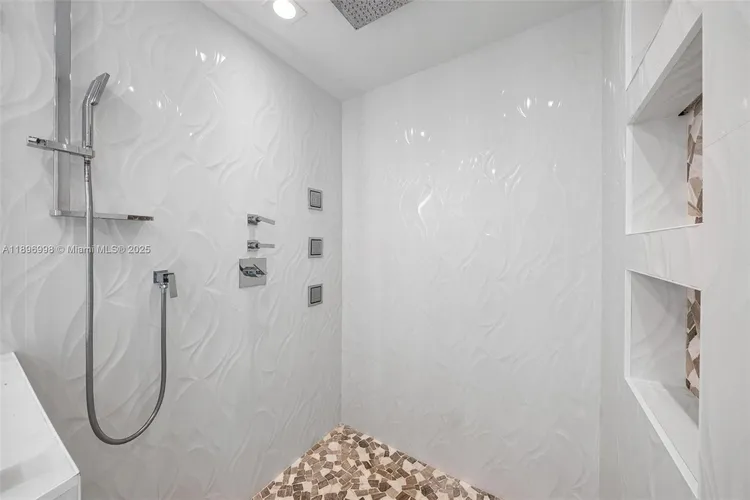 360 Condo #207 image #25