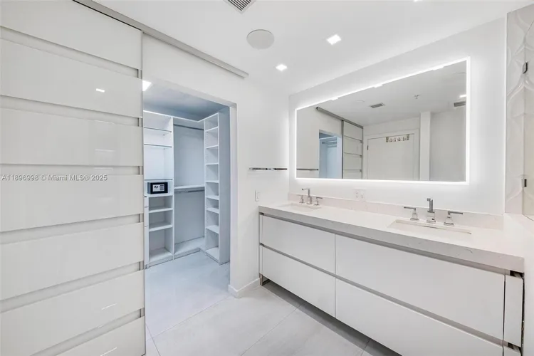 360 Condo #207 image #26