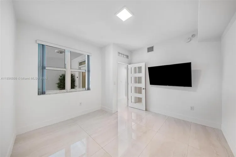 360 Condo #207 image #28