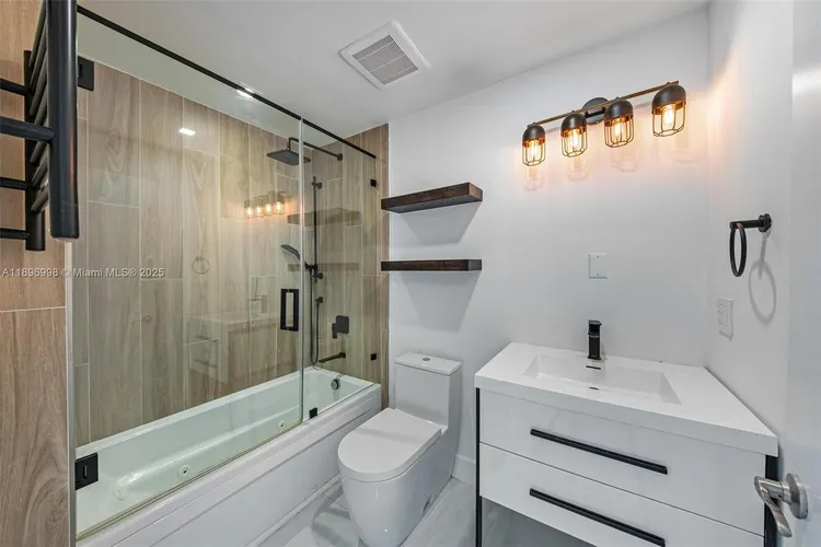 360 Condo #207 image #29