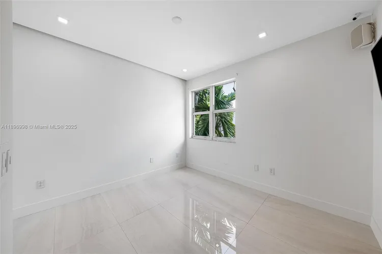 360 Condo #207 image #31