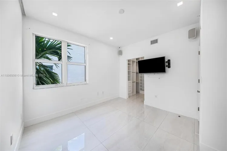 360 Condo #207 image #32