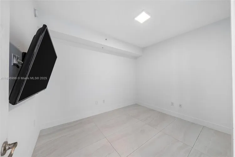 360 Condo #207 image #33