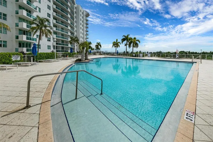 360 Condo #207 image #38