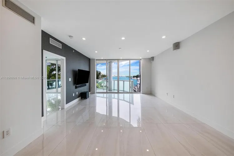 360 Condo #207 image #9