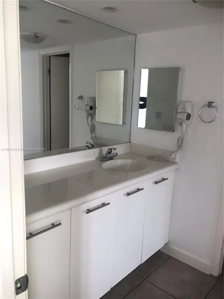 Nirvana 3 #B401 image #10