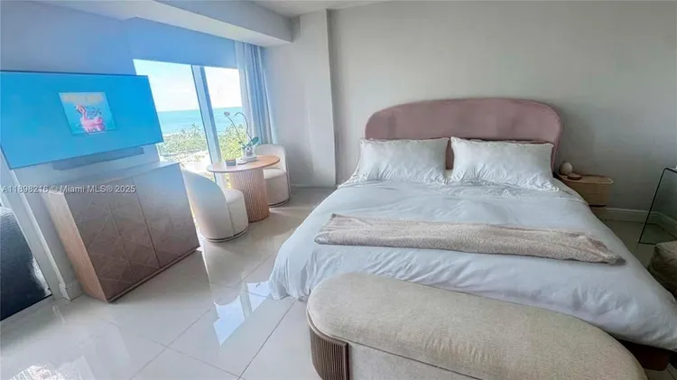 Harbour House #802 image #11