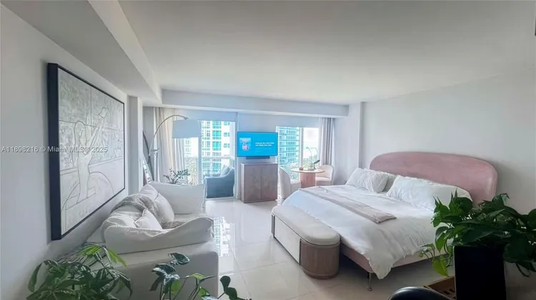 Harbour House #802 image #12