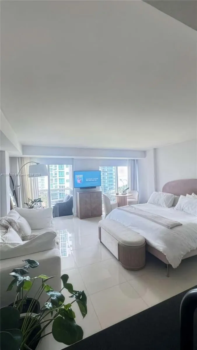 Harbour House #802 image #13