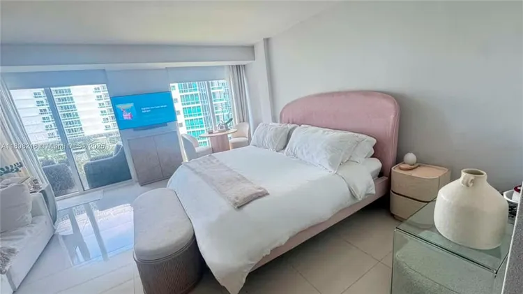 Harbour House #802 image #14