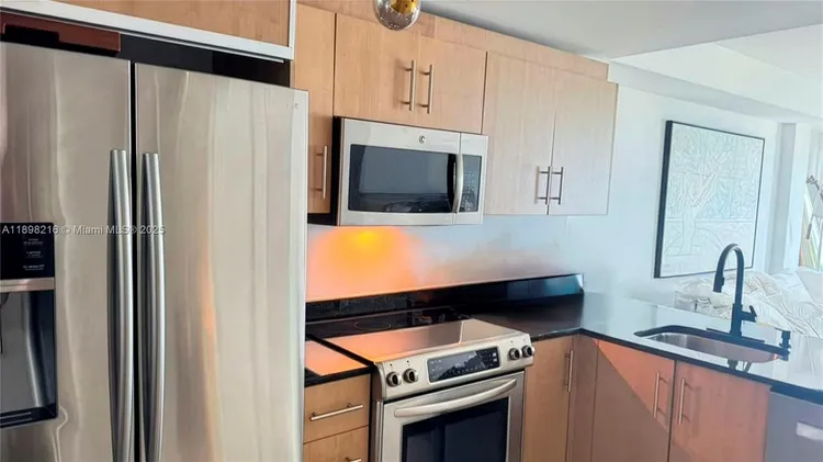 Harbour House #802 image #15