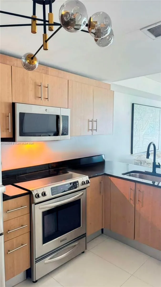 Harbour House #802 image #16