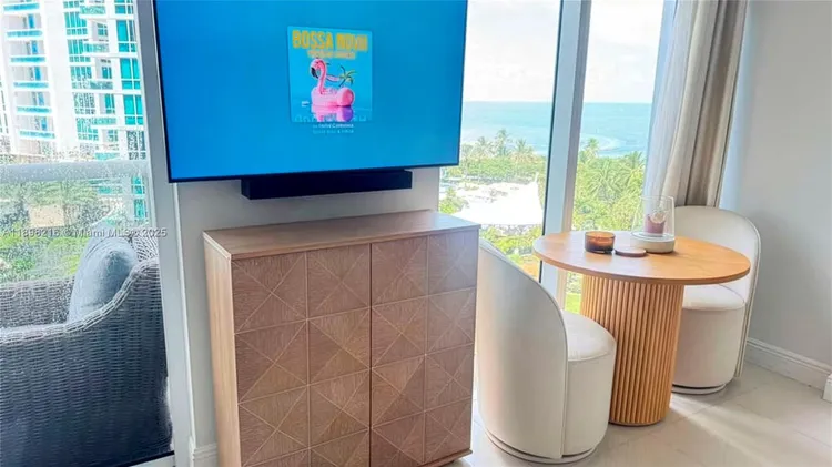 Harbour House #802 image #8