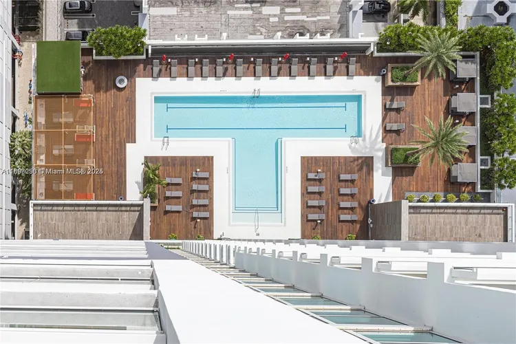 The Bond #1506 image #11