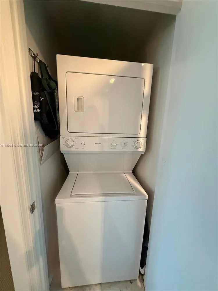 500 Brickell #2808 image #10