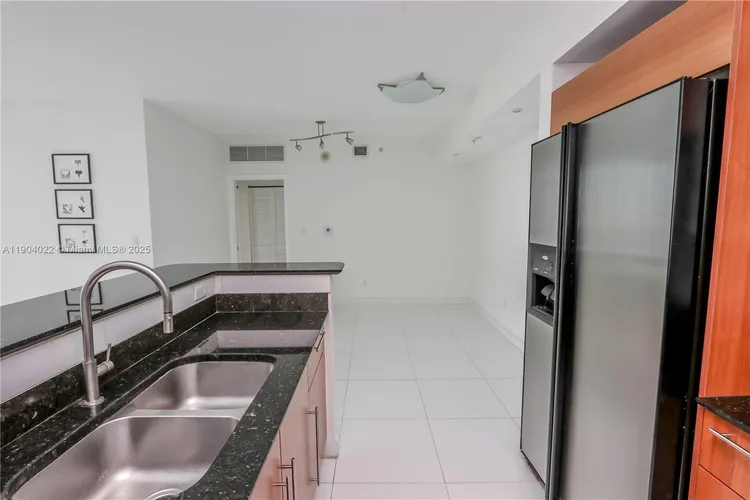 One Miami #1722 image #19