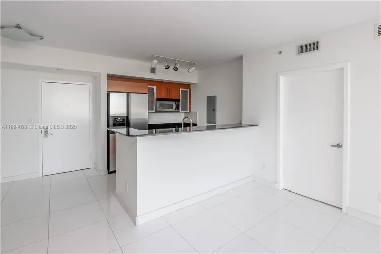 One Miami #1722 image #20